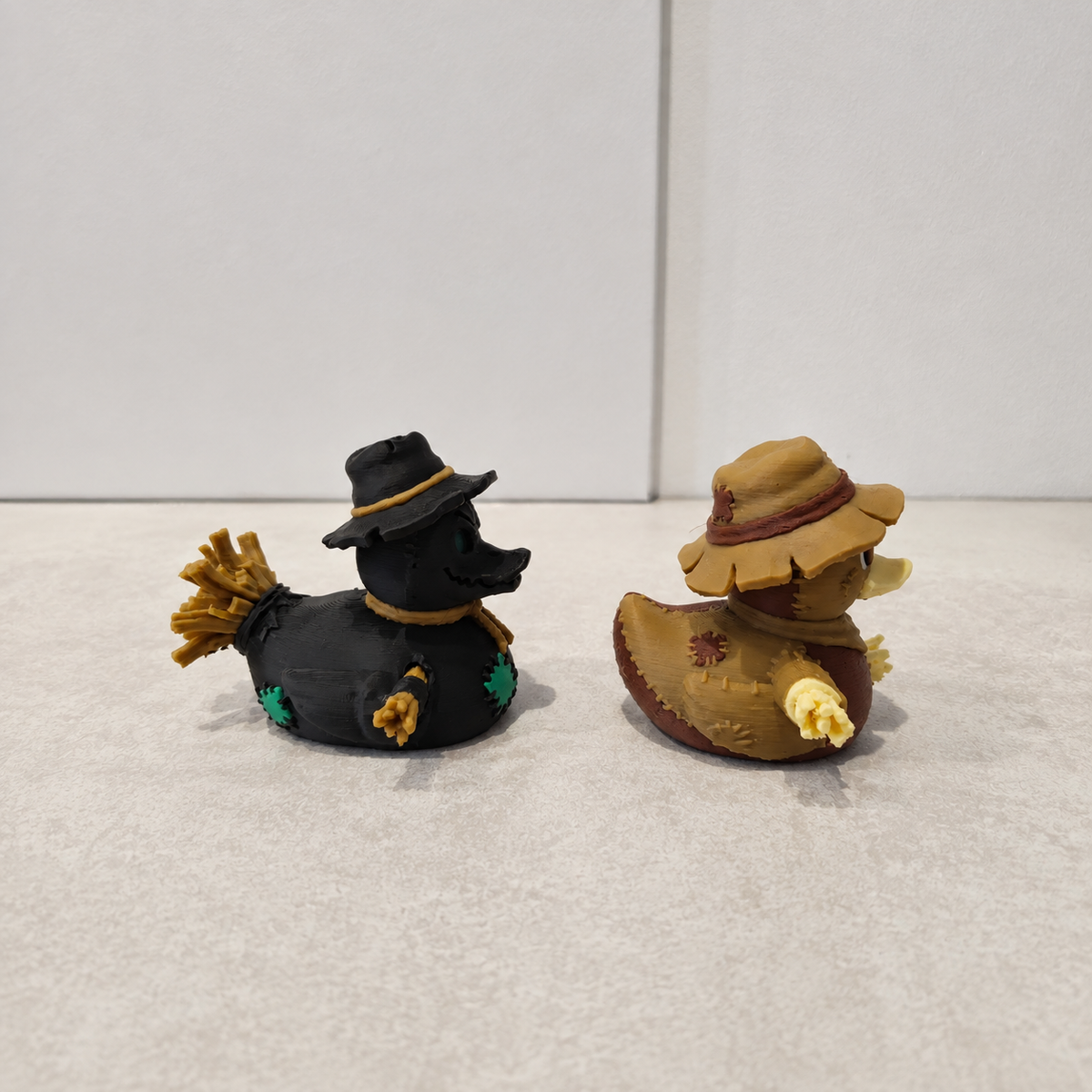 Scarecrow Ducks – Halloween Jeep Duck
